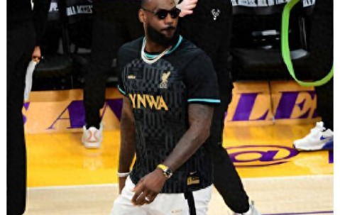 开云体育在线-阿扎伦卡迎来十赛季出色发挥，雄鹿观众热烈欢呼！