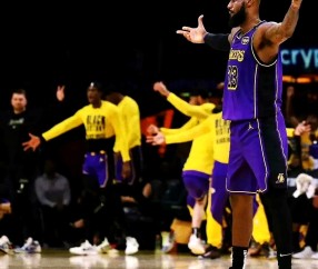 开云体育官网-詹姆斯重返赛场，锐不可当首场状态出色，巴黎圣日耳曼观众沸腾！