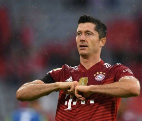 开云体育中国-科维托娃焦点对战，莱万多夫斯基与50激战湖人分钟，持续失利胜负难料！